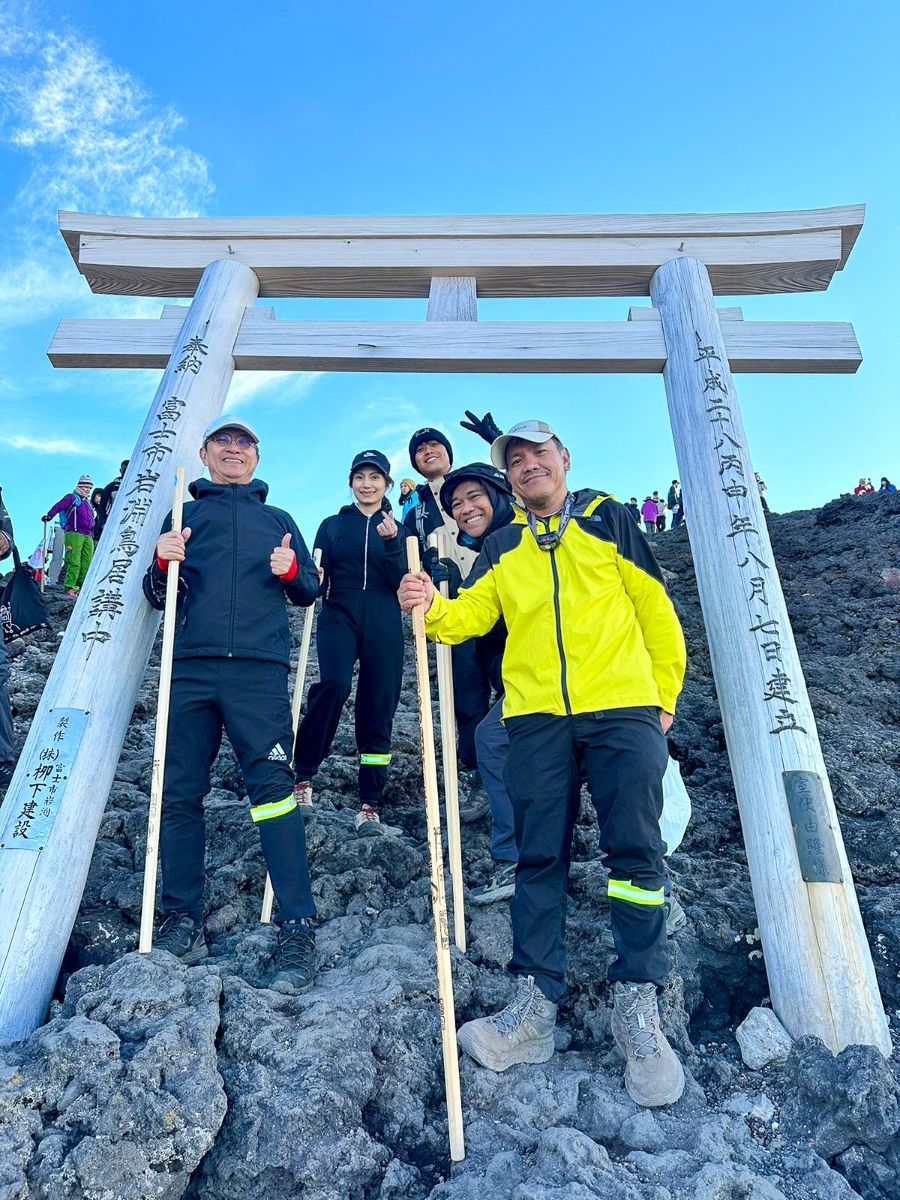 Climb Mt Fuji - Summit Sunrise (Mt. Hut Stay)